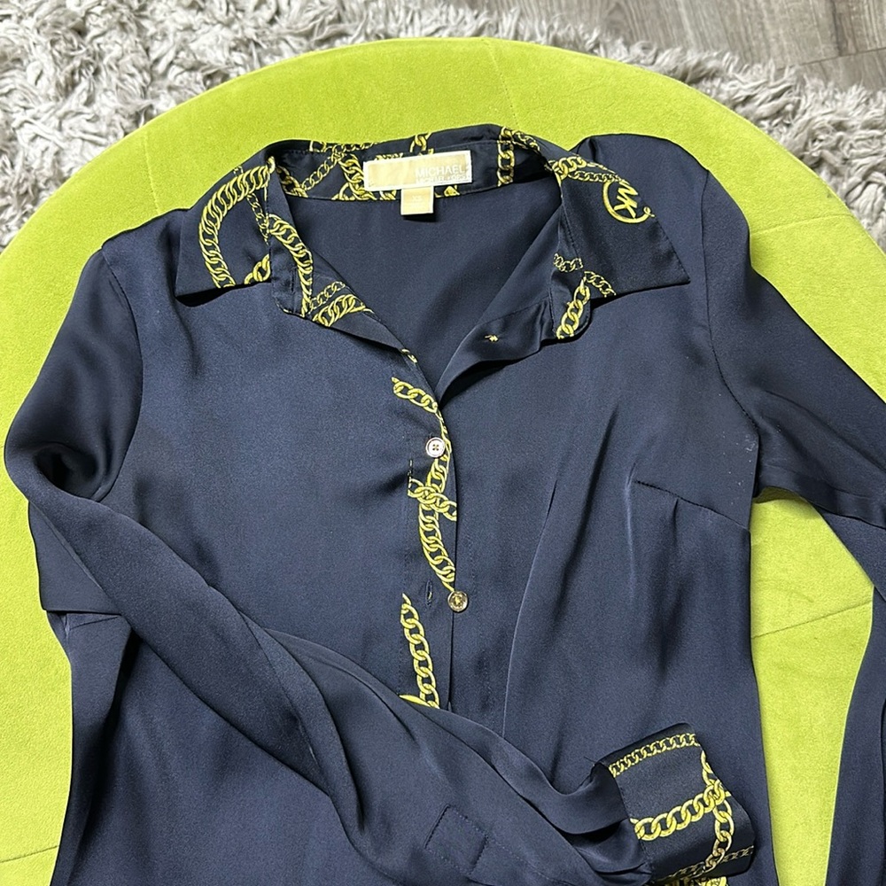 Michael kors dress shirt satin new never used size xs but fits loose
